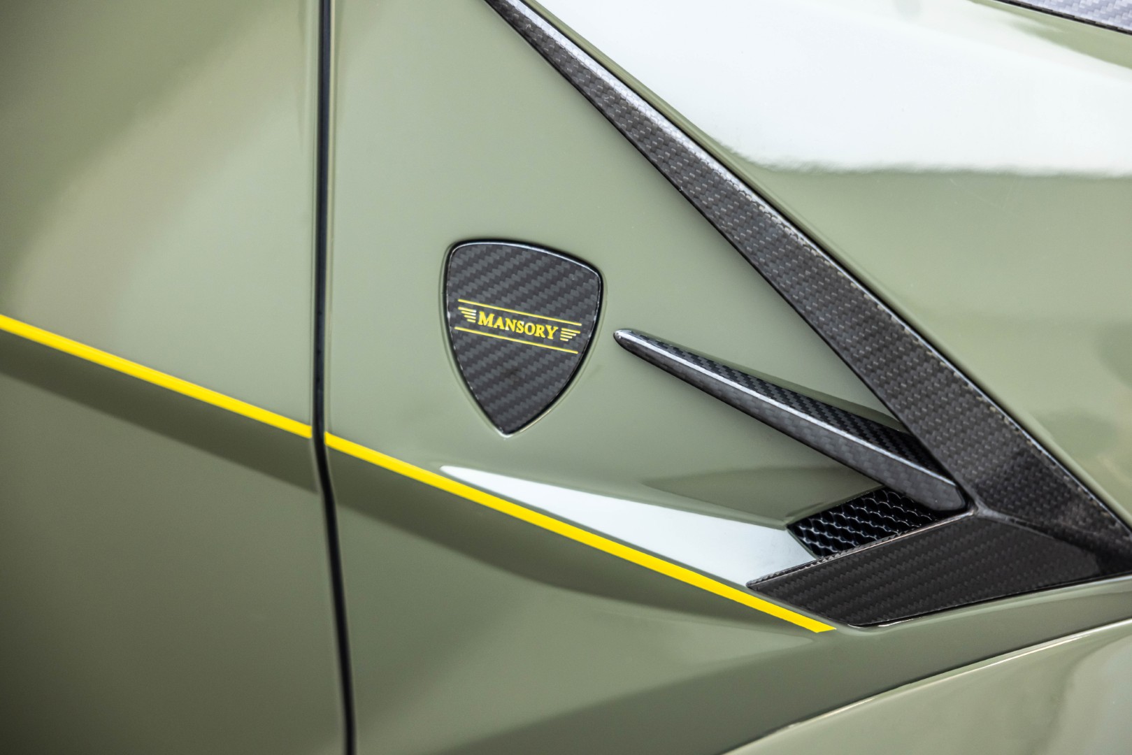 2021 LAMBORGHINI URUS BY MANSORY 